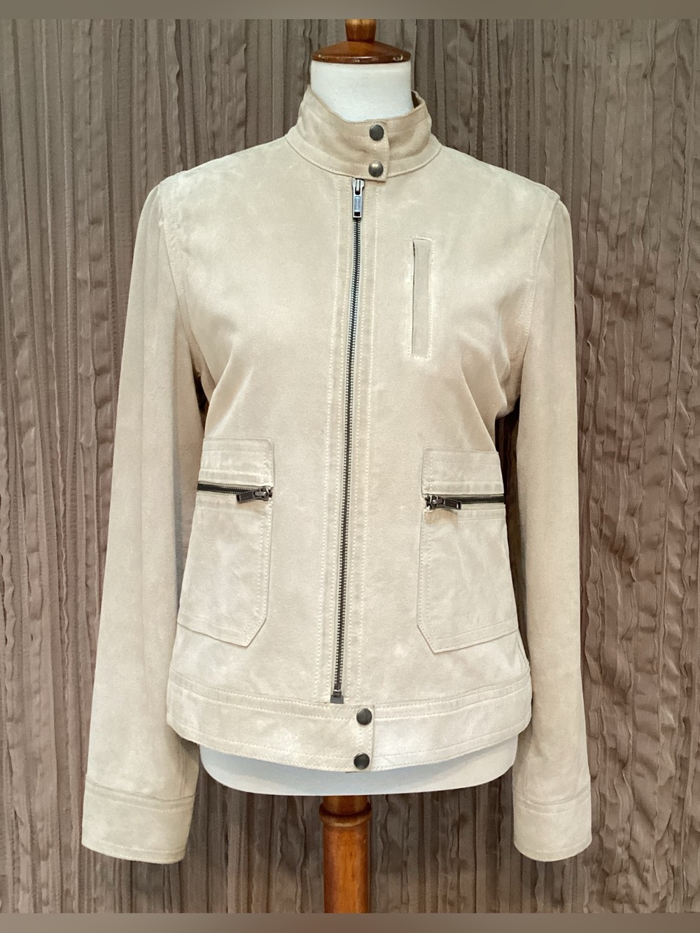 Banana Republic Beige 100% leather/suede Zip Jacket, snap cuffs, zip pockets, M